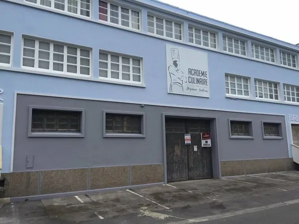 Local commercial de 550 m2 avec 500 m2 de cour BOULOGNE SUR MER