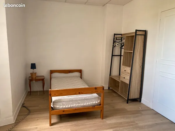 Chambre meublée dans maison indépendante