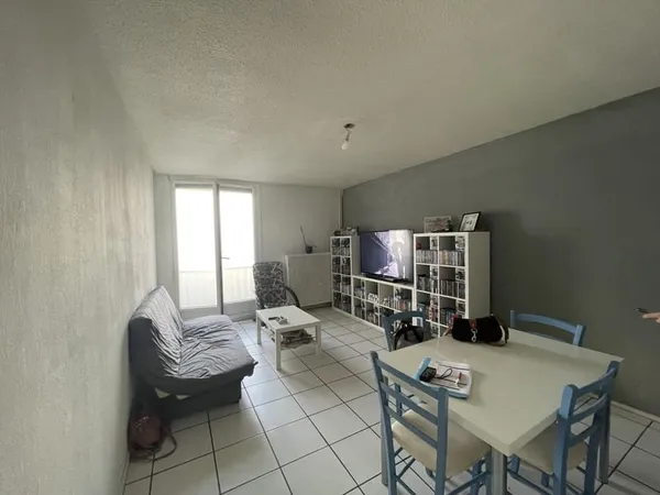 Appartement à rénover -RDC - balcon - Investissement locatif