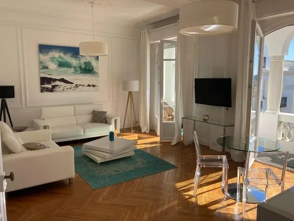 Nice - Baumettes : somptueux 2 pièces de 75 m² avec balcon dans un cadre historique