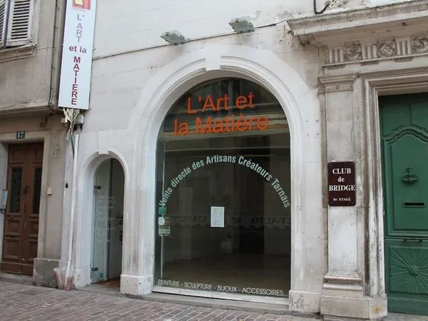 BEAU LOCAL COMMERCIAL SUR LA RUE VILLEGOUDOU