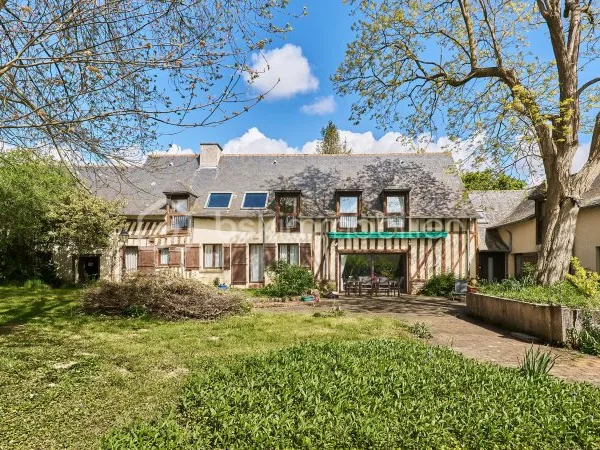 Maison 8 pièces 264 m²