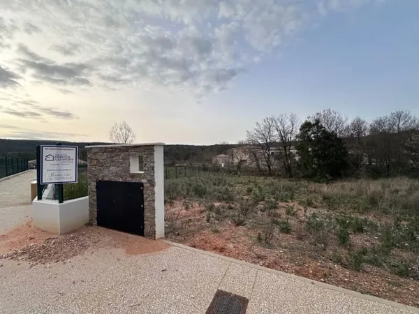 Terrain 376 m²