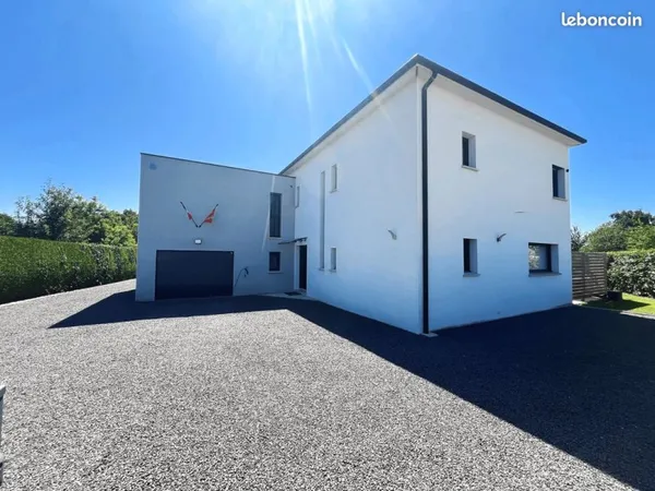 Maison - 10 pièces - 222 m2 - DPE A - 6 ch