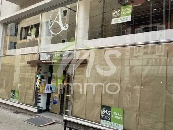 Local commercial de 366 m² - GAP