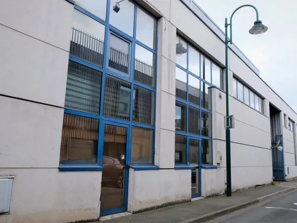 Local d'activité 953 m²
