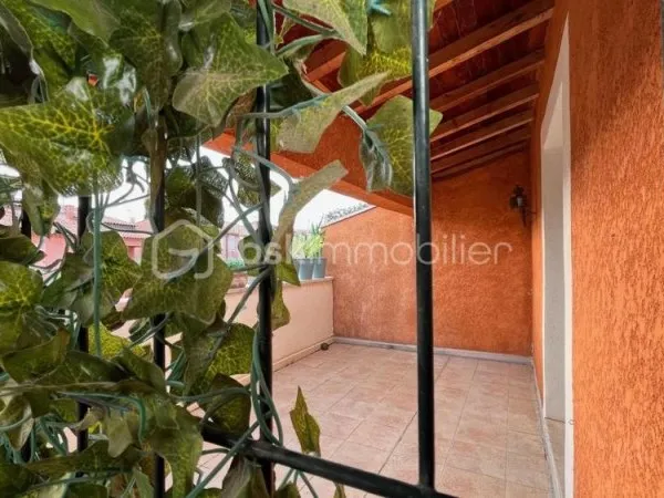 Appartement 5 pièces de 104 m² à Uzès avec grande terrasse