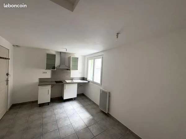 Studio en duplex - 21 m² - centre village - rénové