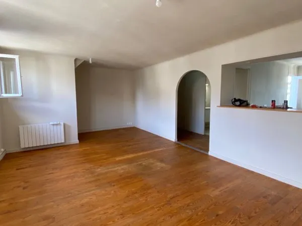 A Louer appartement T2 - 67m² - Centre-ville de Lisieux Place de la République