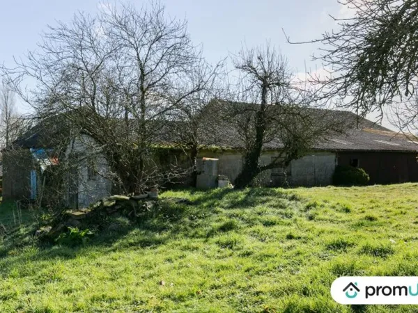 Bâtiments agricoles avec jardin