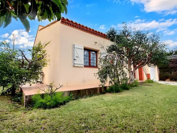 MAISON PLAIN PIED TYPE F4 SUR TERRAIN 3 FACES PISCINABLE AVEC UN GROS POTENTIEL D'AGRANDISSEMENT