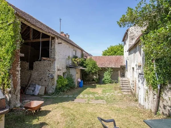 Corps de ferme à rénover - Guerville centre-village