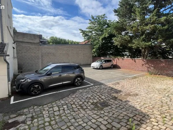 Place de parking extérieure en cour - Rue de Montreuil (Versailles)