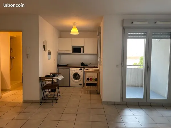 Studio meublé avec balcon - Résidence récente, calme et sécurisée