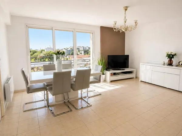 LE CARRE ST CHARLES - Appartement T3 de 60 m2 - Parking - Terrasse - 13001