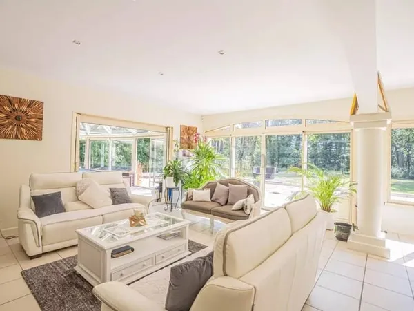 Maison 10 pièces 360 m²