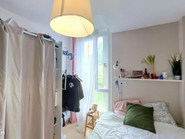Chambre 5 pièces 75 m²
