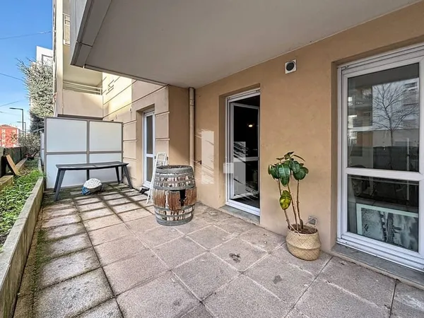 T2 AVEC GRANDE TERRASSE DE 23M2 - VILLEURBANNE