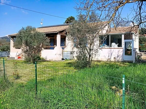 Maison T5 de 161m², terrasses et garage sur 2075m² de terrain - LE VAL