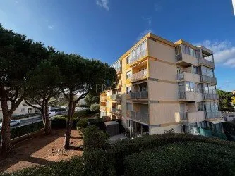 Fréjus Plage 2/3 pièces avec cave et parking 83600 FREJUS
