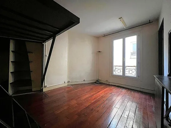 Vends studio à rénover