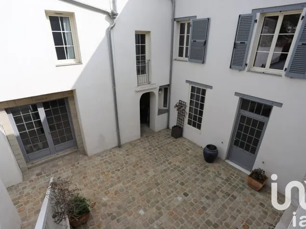 Maison 10 pièces 270 m²