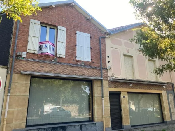 Immeuble 235m2 avec nombreuses dépendances
