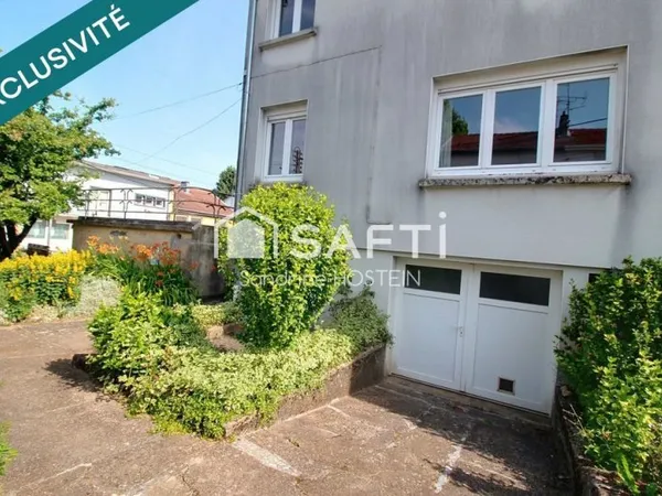 Maison libre 3 cotés avec terrasse et garage!