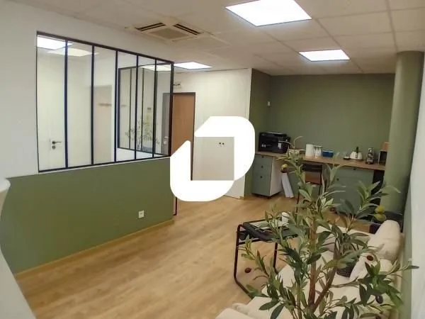 Bureau 64 m²