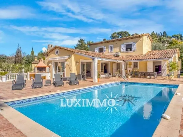 Villa 8 pièces 200 m²
