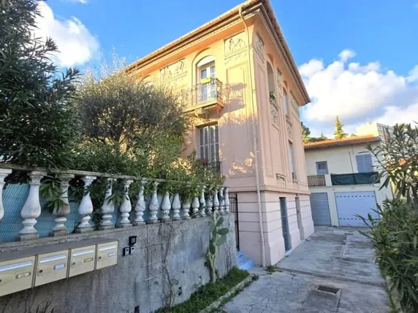PROCHE CHAMBRUN/AVENUE VISMARA - APPARTEMENT 3/4 PIECES
