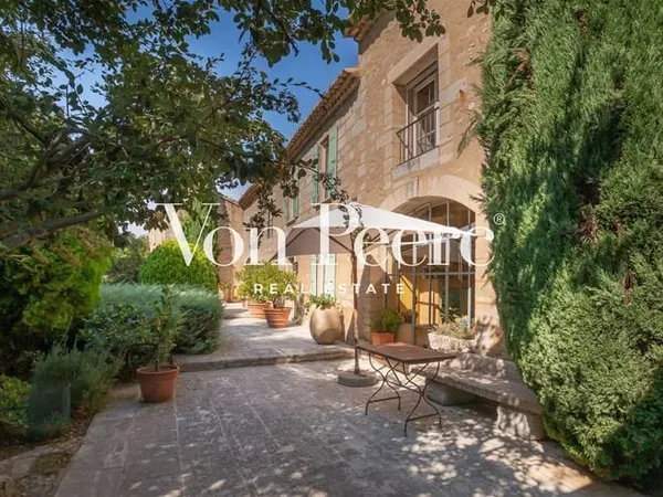 Propriété unique à vendre à vendre tout proche de Saint-Rémy-de-Provence