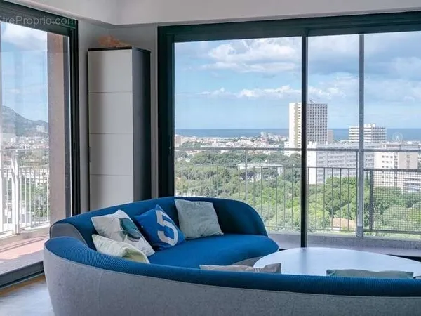 Appartement à vendre 4 pièces, étage élevé, vue exceptionnelle mer & collines & Notre Dame de la Gar