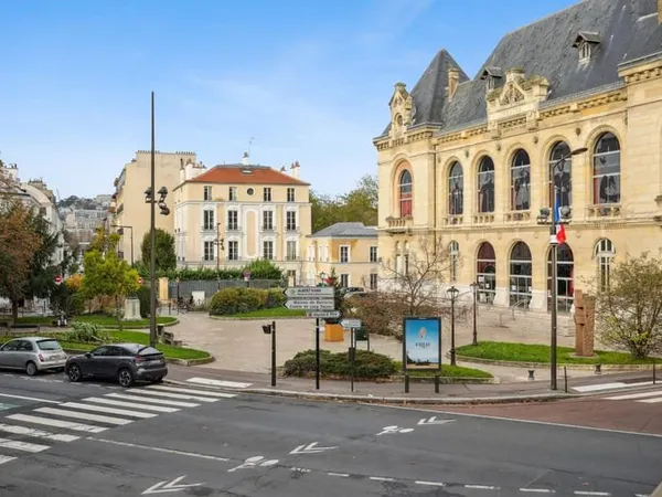 METRO JEAN JAURES FACE AU THEATRE