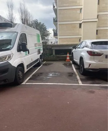 Emplacement Parking, cours immeuble, Paris,75020