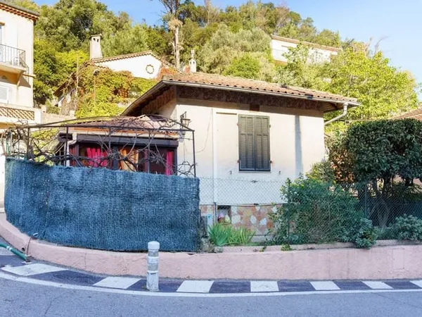 Petite maison individuelle au coeur de Théoule-sur-Mer, proch