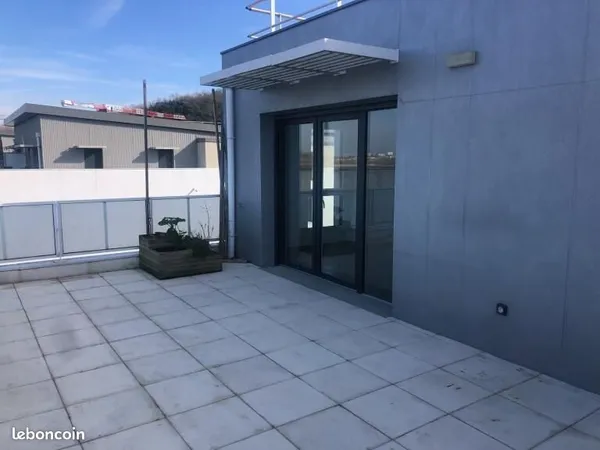Brazza duplex 108m2 + terrasses 50m2 dernier etage + parking