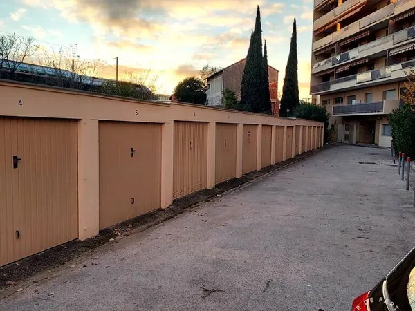 Garage/Parking