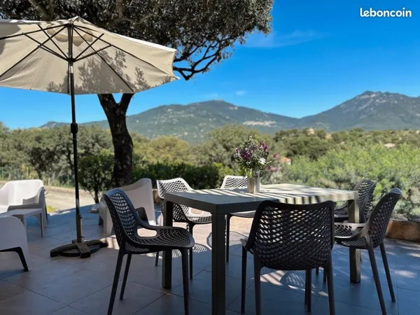 Appartement type 3 avec piscine et très grande terrasse, vue montagne