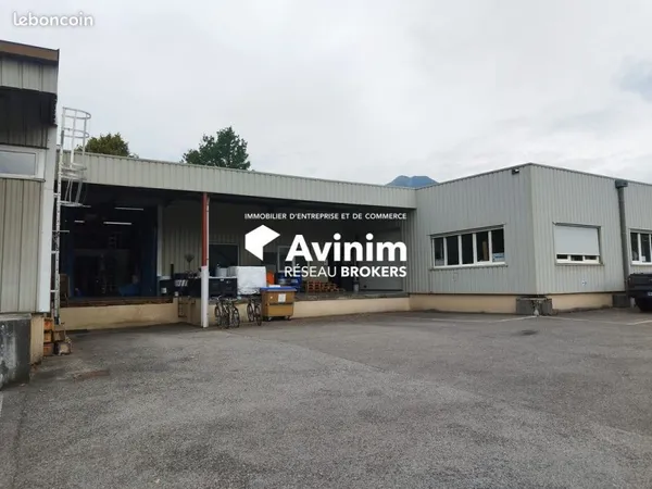 Local 1253 m² Marnaz