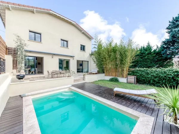 Caluire - Montessuy: Une maison familiale de 205m2, 5 chambr