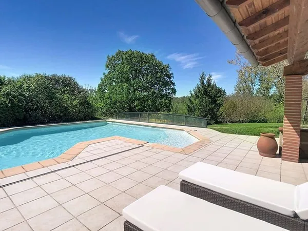 Maison 8 pièces 295 m²