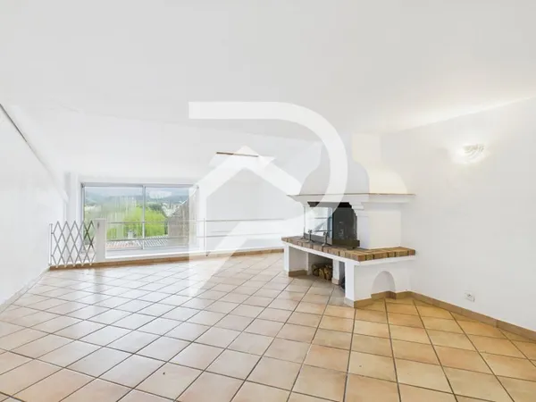 Appartement en maison de ville Pignans 6 pièce(s) 197 m2