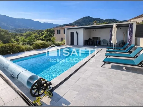 Villa T5 avec piscine et garage proche Ajaccio