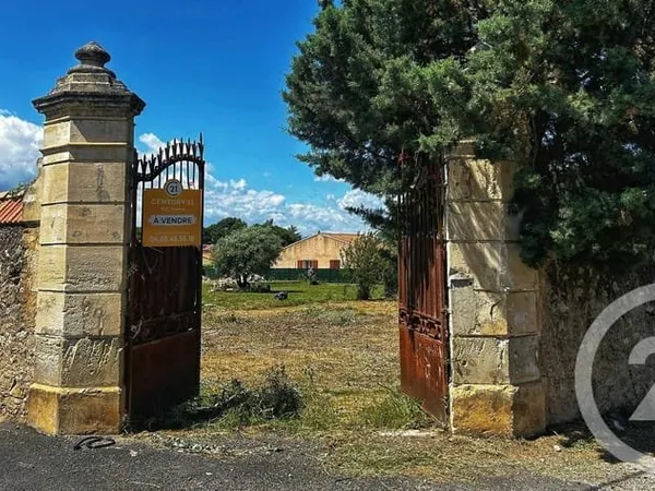 Terrain 586 m²