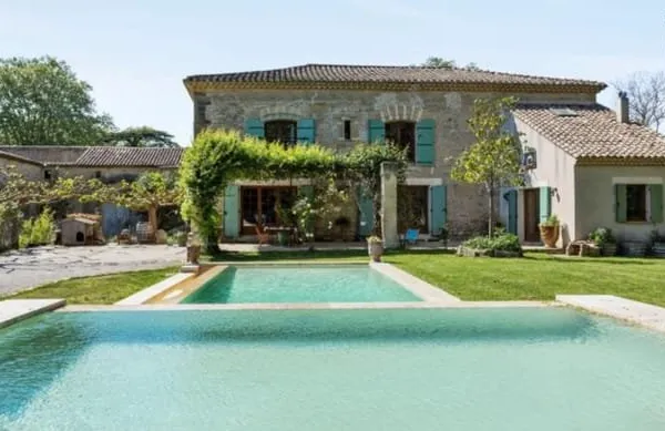 Aimargues, mas en pierre 306m² sur 1960m² avec piscine