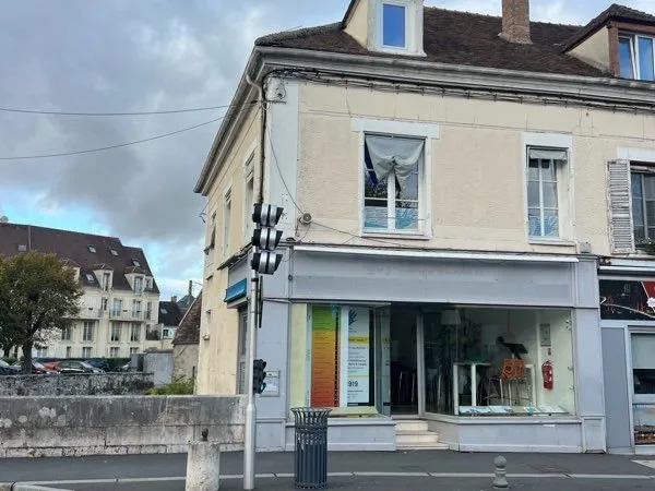 Commerce Location Nemours 2p 150m² 1850€