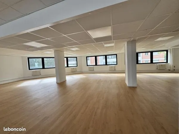 Bureau 546 m²