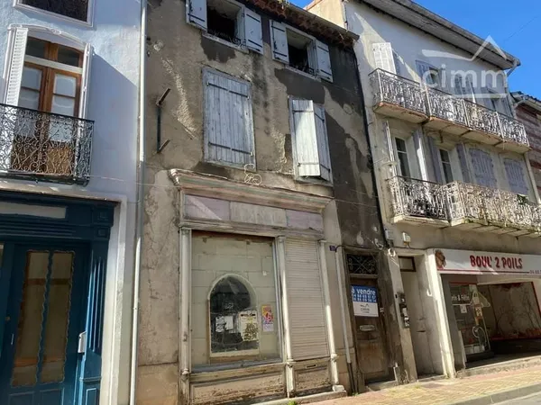 A vendre immeuble de rapport 3 appartements avec cour et grands balcons