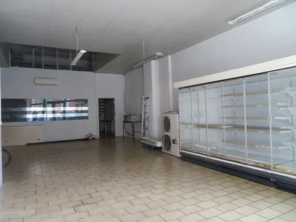 Dpt Alpes de Haute Provence (04), à vendre DIGNE LES BAINS MURS d'un Local commercial